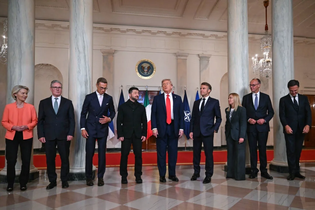 250818-white-house-group-photo-zelenskyy-trump-mn-1450-85e1b2.webp