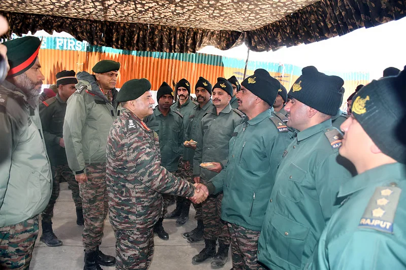 Army chief visits forward posts in Garhwal region reviews operational readiness-1.webp