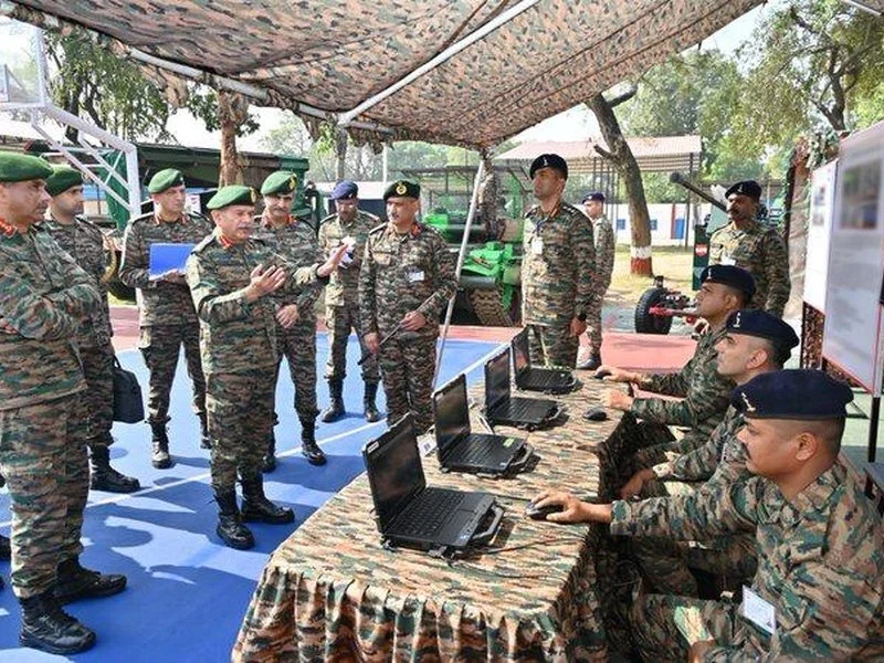 Army Chief visits Kharga Corps reviews drone and combat preparedness-1.webp