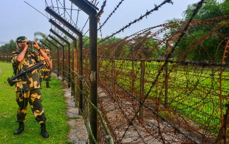Bangladeshi smuggler killed in retaliatory BSF firing near Bengal border, jawan injured