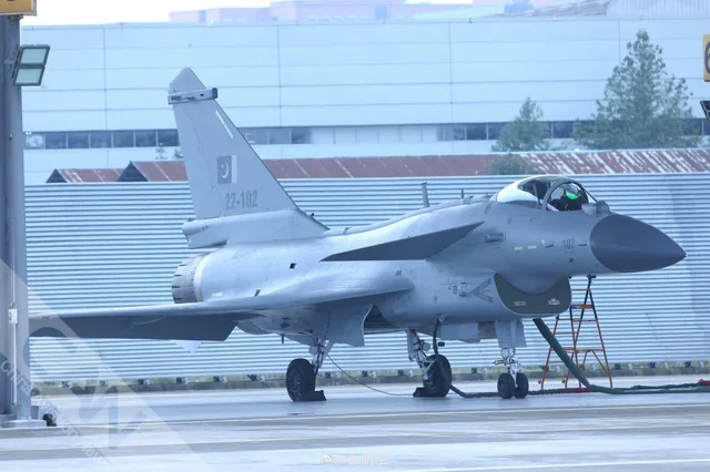 China Publicly Acknowledges Deploying J10CE Technical Teams to Pakistani Bases During Operati...webp