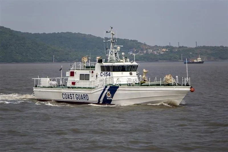 Coast Guard seizes Pakistani boat with 9 crew members for illegally entering Indian waters-1.webp