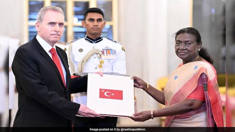 Envoys Of 6 Nations Including Turkey and Bangladesh Present Credentials To President Murmu-1.webp