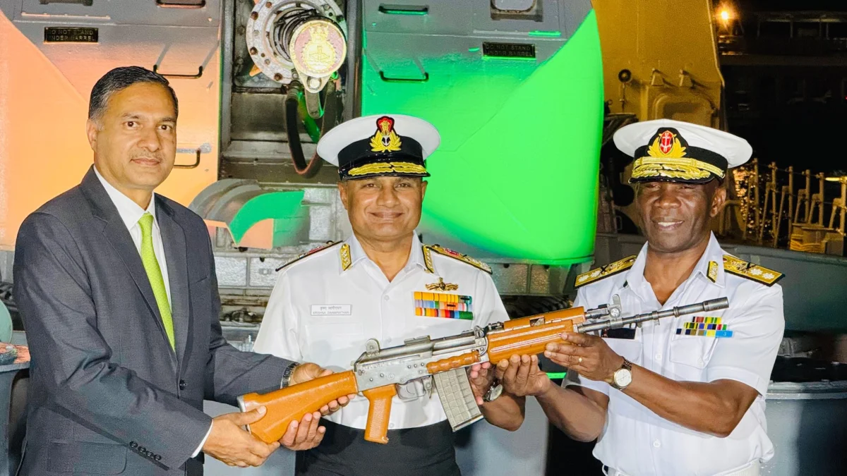 Indian Navy handed over 100 INSAS rifles & 50,000 rounds to Kenyan Navy