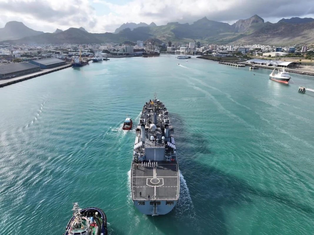 Indian Navy ships conclude joint training at French Mauritian ports in Indian Ocean-1.webp