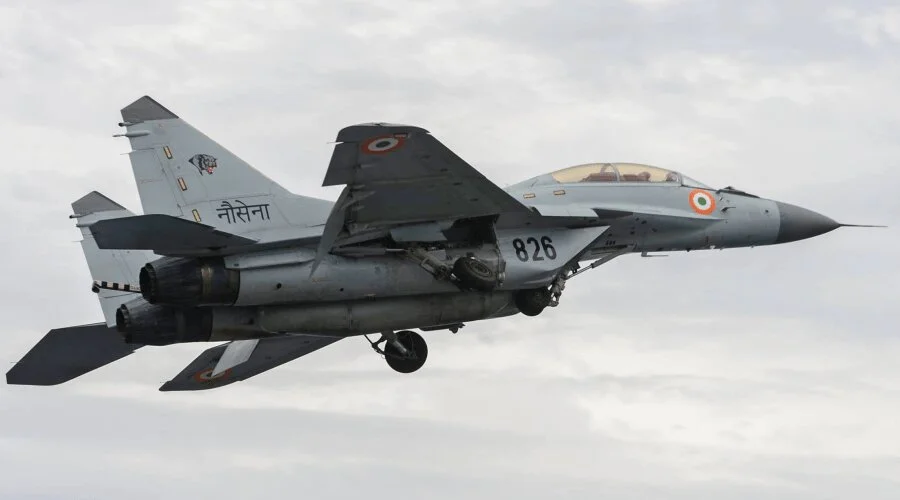 Indian Navy to Upgrade MiG-29K Fighters With Indigenous Uttam AESA Radar for Enhanced Maritime Defence Amid TEDBF Delays