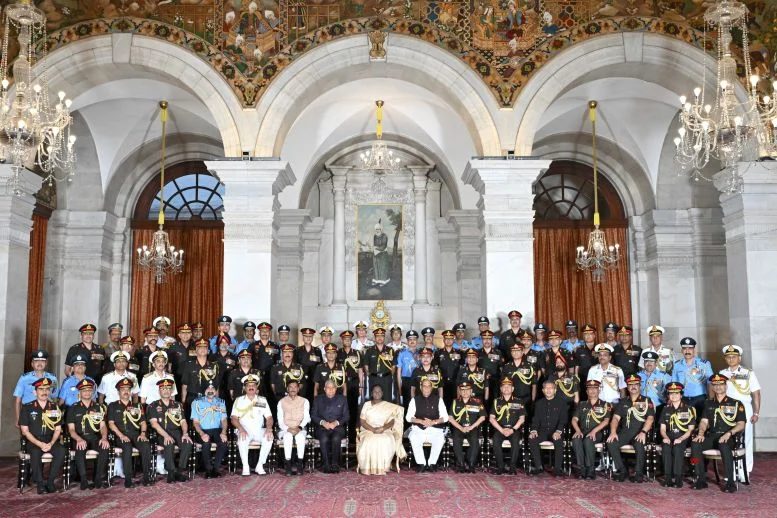 President presents 92 more distinguished service awards to armed forces personnel-1.webp