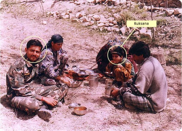 Enjoying a meal together, Capt Vijyant Thapar and his sahayak Sepoy Jagmal Singh Shekhawat with Rukhsana