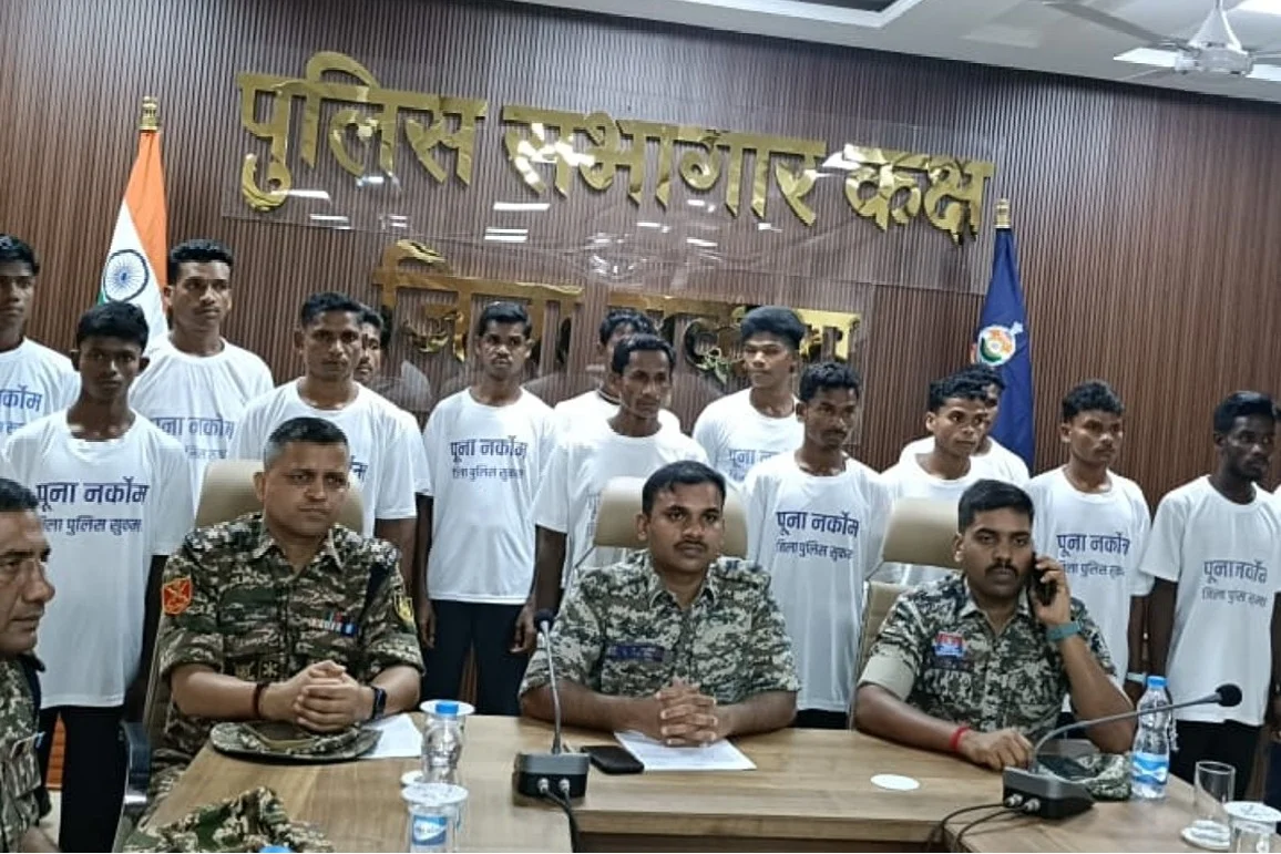 Sixteen Maoists carrying Rs 25 lakh bounty surrender in Chhattisgarh