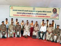 10 Maoists surrender before Jharkhand DGP in Chaibasa, pledge to join mainstream